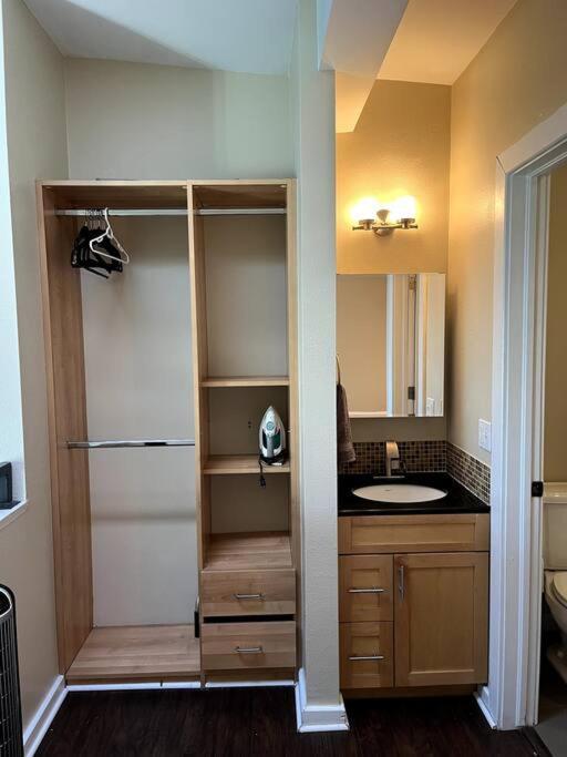 Апартаменты Affordable & Chic Rino/Lodo/Dtown Loft- Walkable Денвер Экстерьер фото